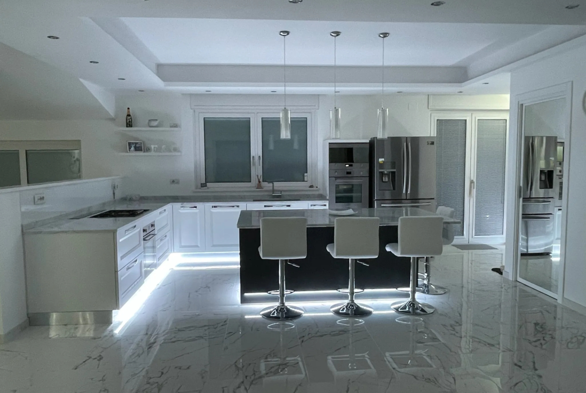 Luxury 6 Bed Villa For sale in MONTENERO DI BISACCIA Molise Abruzzo Italy