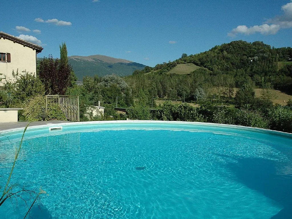 Stunning 8 Bedroom Farmhouse And Vineyard For Sale in Gualdo Tadino Umbria Italy