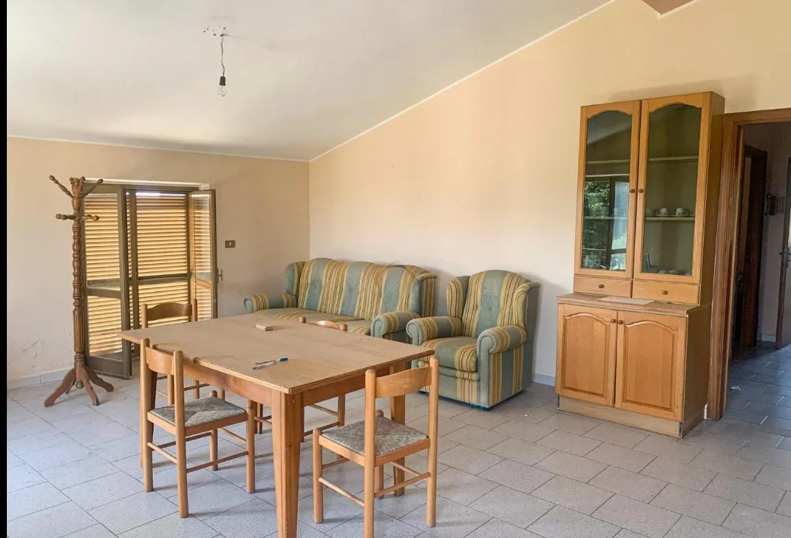 Commerical property with apartment for Sale In Cleto Calabria Italy