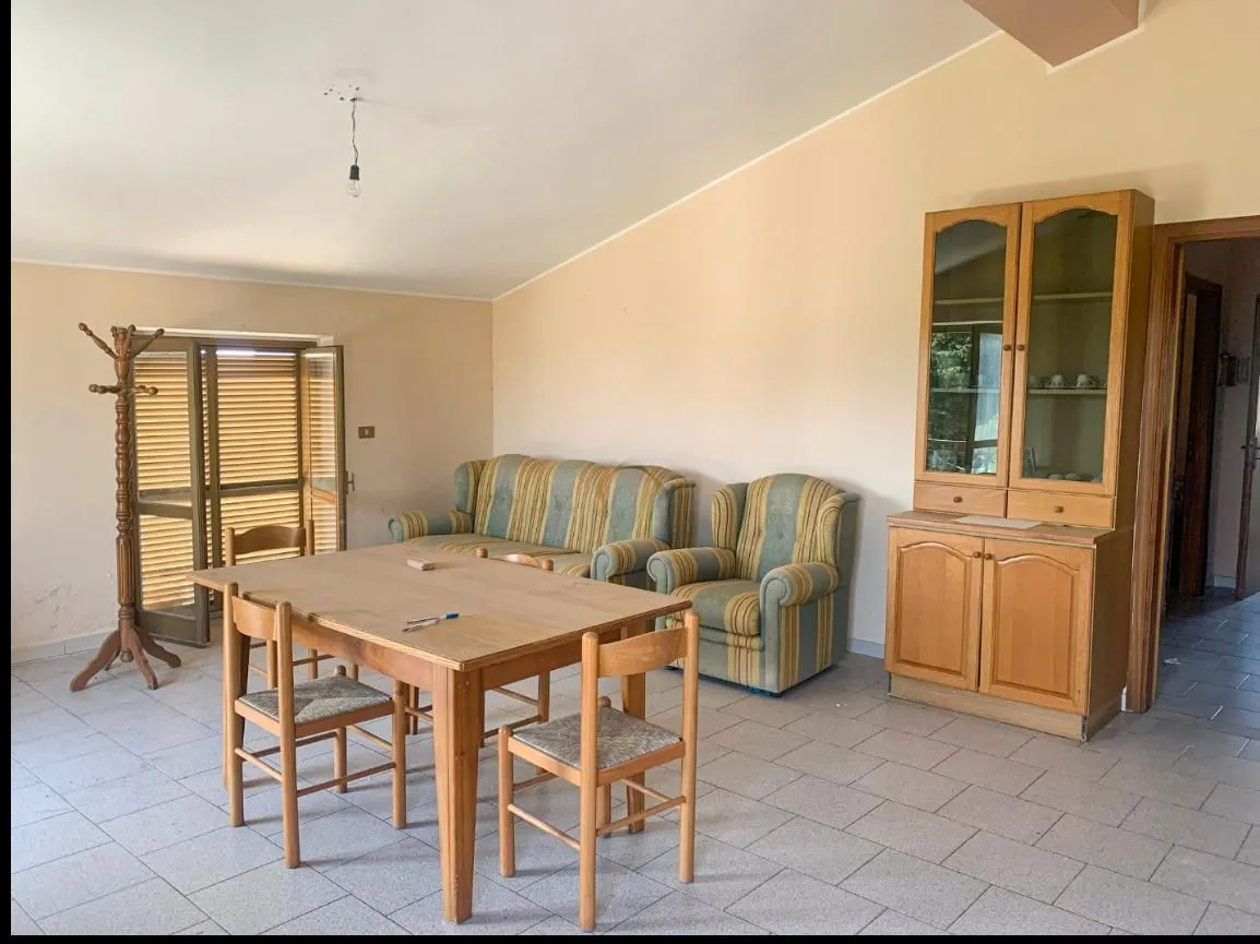 Commerical property with apartment for Sale In Cleto Calabria Italy