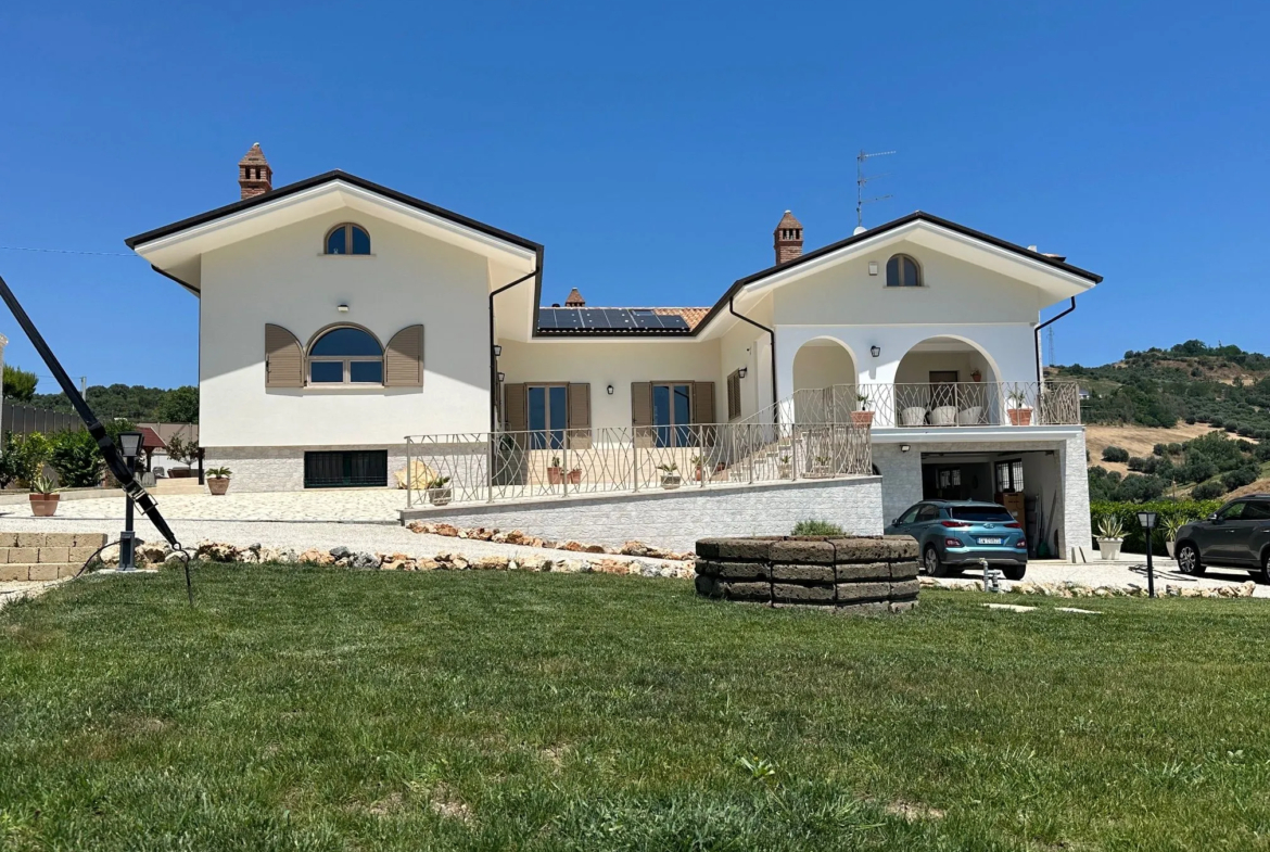 Luxury 5 Bed Villa for Sale In Tortoreto Italy