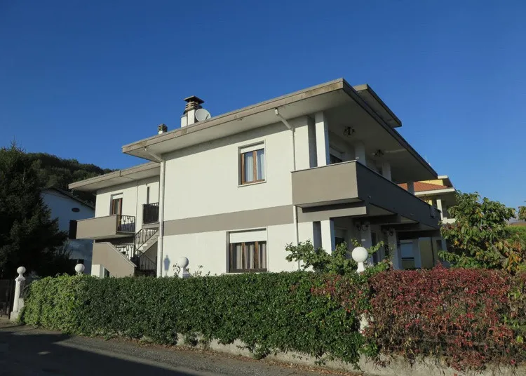Stunning Villa Split into 2 Apartments For Sale in Monti di Licciana Nardi Tuscany Italy