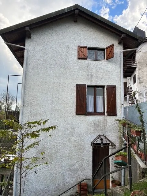 Excellent 2 Bed Villa for Sale In Mezzana Mortigliengo Piedmont Italy