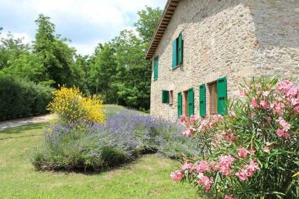 Excellent 6 Bed Stone Villa & Cottage for Sale In Amandola Italy