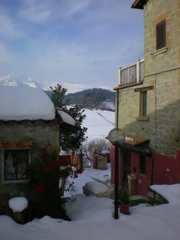 Excellent 5 Bed Country House For Sale In Roccafluvione Italy
