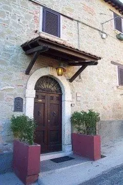 Excellent 5 Bed Country House For Sale In Roccafluvione Italy