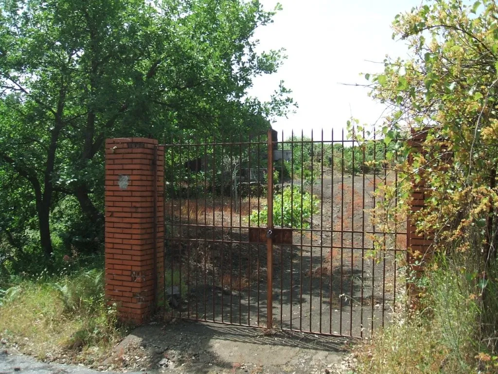 Vineyard With Villa Plans for Sale In Trecastagni Sicily Italy