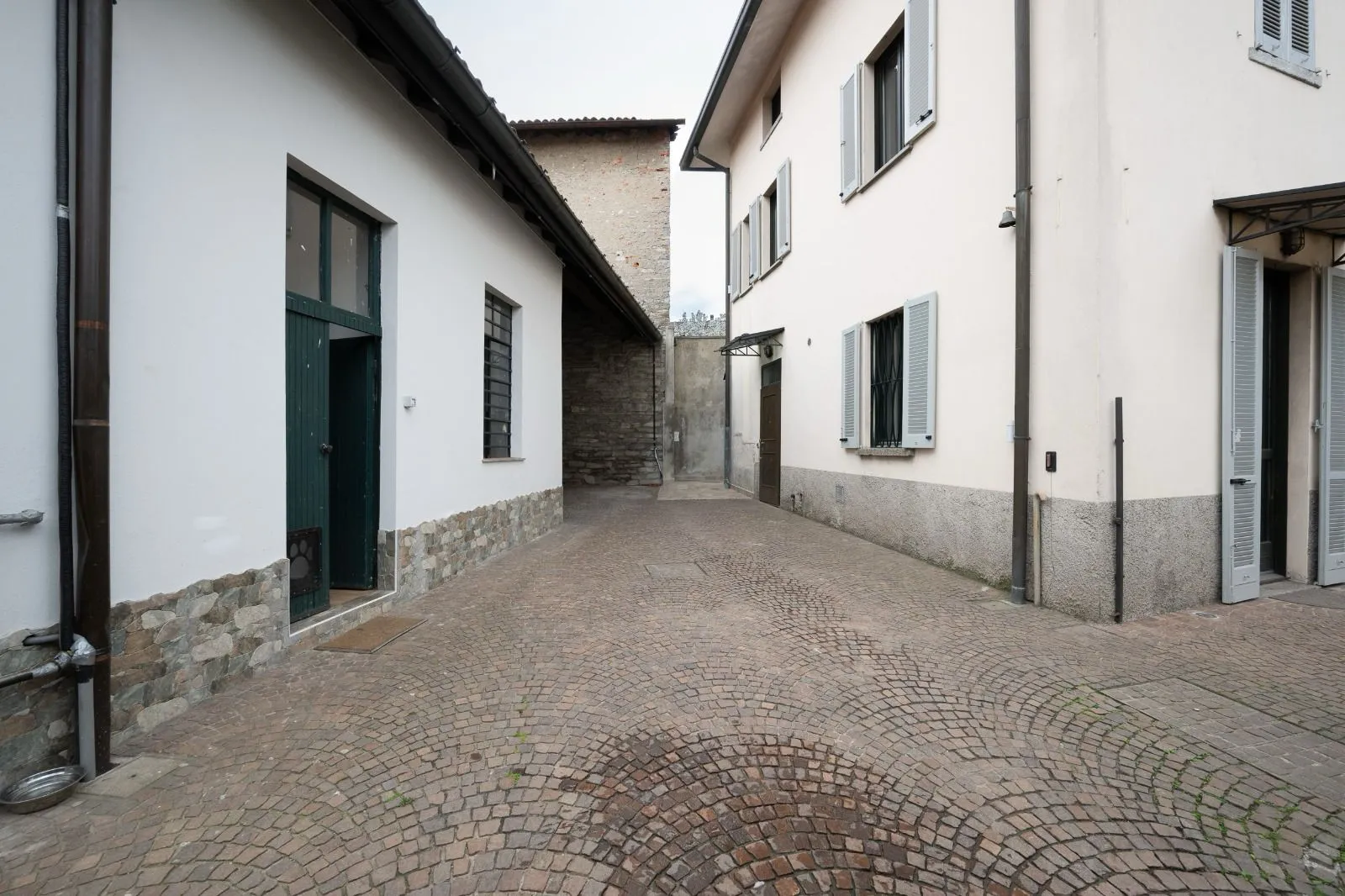 Excellent 4 Bed House for Sale In Fino Mornasco Lake Como Italy