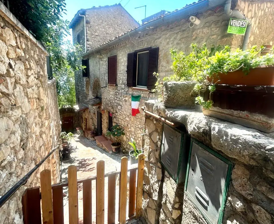 House Containing 2 Apartments for sale in Veroli Lazio Italy