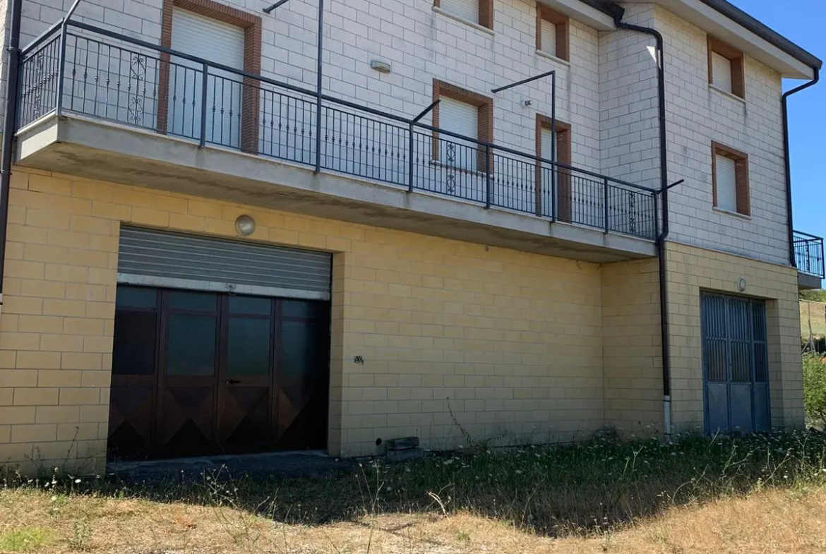 Excellent 3 Bed House For Sale in Orsara Di Puglia Italy